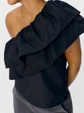 One-Shoulder Shein 4x (fits 2-3x) Ruffle Top in Black